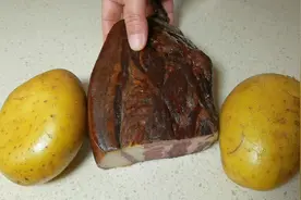 土豆搭配腊肉，没想到这么好吃，是我家最喜欢吃的下饭菜，太香了视频封面