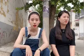 街头偶遇：都市姐妹的日常穿搭秀视频封面