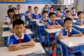 记录深圳小学生校园生活，还是童年最幸福视频封面