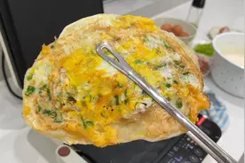 没想到这个鲜肉鸡蛋饼巨巨好吃，做法还超级简单，赶紧试试视频封面