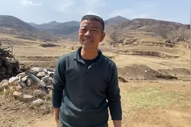 一个人，一座院，一间房，内蒙深山光棍村的真实生活，啥也没有视频封面