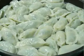 韭菜三鲜水饺，告诉你详细调馅配方，韭菜鲜绿不发黑，皮软馅香视频封面
