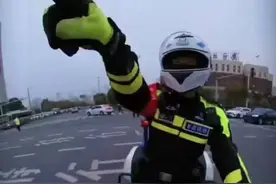 三岁女童颅内出血急需转院，济南交警铁骑嘶吼开道。＃紧急救援视频封面