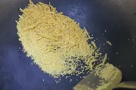 生姜和小米炒一炒