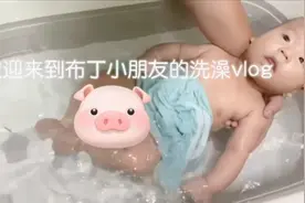 🗓两个月宝宝
💗心情：happy💕
🌈天气：晴
📝文案：我爱洗澡🧼皮视频封面