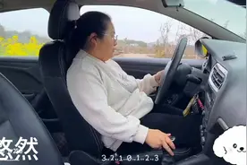 窄路拐弯偶遇女司机，没想到她这样会车视频封面