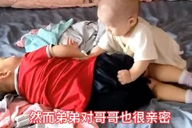 全职宝妈带娃，2个儿子的宅家日常，亲密又搞笑视频封面