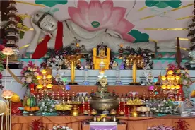 纳福祈愿，寻幽揽胜，邳州艾山景区华严寺，里面供奉一尊白玉卧佛视频封面