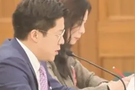 直到看到李嘉诚如今现状，才明白霍启刚两会发言含金量多高！视频封面