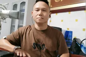 天边来了一群燕子向南方而来，秋天走了，冬天来了。