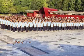 邵阳某中学来韶山红色研学，一声声誓言铿锵有力，真是感动的哭了视频封面