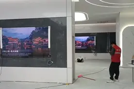 3台100寸雷鸟电视安装，效果不错，确实起到装饰品的作用视频封面