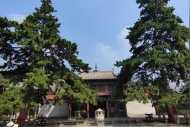 享有“蒙古草原上的黄教第一寺”之称的美岱召视频封面