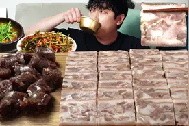 韩国🇰🇷韩思聪｜自制有嚼劲的冷肉！配猪肉血肠，喝马格利米酒🍶😋视频封面