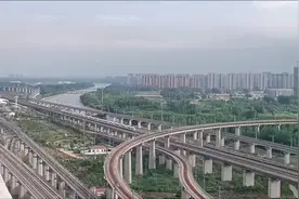 上海虹桥至北京南G140飞速驶过故黄河畔，和谐号跨越徐州东北上视频封面