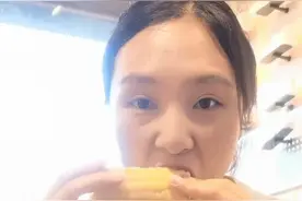妈妈骑着自行车走了几里地，只为给我送好吃的，猜猜给我送了什么