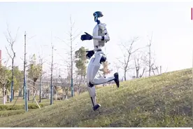 中美机器人下坡对比！宇树科技“觉醒版”火遍全球，差距惊人！视频封面