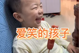 三岁孩子笑出魔鬼般的声音 这笑声太治愈了