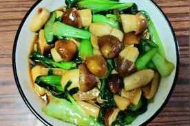 素炒赤松茸，我家一个星期吃三次。入口爽滑，鲜嫩脆爽视频封面