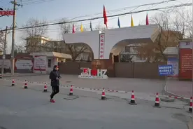 女教师被举报出轨高一学生视频封面
