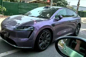 华为智界R7实车路拍，看上去够帅气吗？视频封面