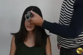欧洲长发美女剃光头视频封面