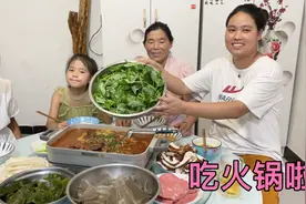 下雨天适合吃火锅，燕子3斤大骨头炖一锅，准备一桌涮菜，真得劲视频封面