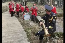 温州瓯海仙岩某一信耶稣的老人出殡乐队演奏，你知道这是什么歌？视频封面