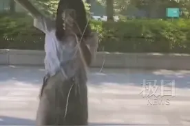 7月14日，浙江杭州一女孩对镜跳舞，本以为是面镜子，没想到下一秒尴尬了…视频封面