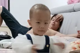 儿子穿女儿的衣服视频封面