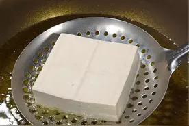 以后你家豆腐买回家，就像我这样做真的太好吃了，嫩滑爽口大人小孩都爱吃！#美食 #豆腐视频封面