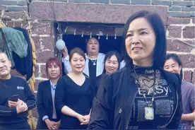 为了满足粉丝的要求，感谢粉丝的厚爱，又重拍了一遍女版《智取威虎山》选段送给喜欢这段视频的家人们。祝大家开心快乐每一天！#传递正能量 #弘扬戏曲文化 @DOU+上热门 @DOU+小助手 @宁静致远，视频封面