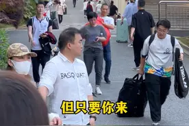 当高三考生收拾行李准备离校时，校园广播突然响起，校长居然以这样的方式与学生告别……#毕业季 #这大概就是青春的样子 #校园 #大喇叭喊话 #校长视频封面