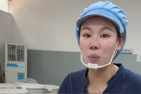 酸菜缸里长白沫是很正常的哦，它是益生菌发酵的产物，以前的人还会捞它用来做菜吃呢视频封面
