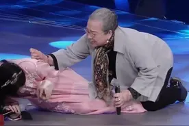#李明启再演容嬷嬷经典扎针片段，老戏骨精湛演技震撼全场视频封面