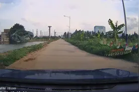 不开心就开车，把音乐调到十几以上，嗨起来视频封面