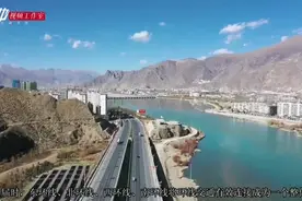 了解一下！拉萨市东环线北线大致由西向东沿拉萨河北岸铺设。视频封面