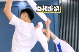 我不信这个挑战有人能完成！@左奕然（苓哥） #双人解毛巾挑战 #挑战 