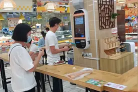 超市经营创新，大润发在熟食区设置自助买单食用区，更加贴近消费视频封面