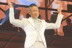 张学友澳门第一场演唱会，你在现场吗？白衣服这套最帅#张学友 #歌神张学友 #张学友2023演唱会视频封面