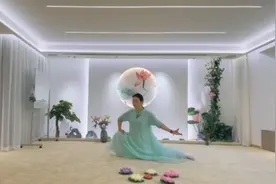 把自己给看笑了[憨笑] 来个搞笑版的结尾