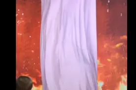 银泰城魔术人体互换视频封面
