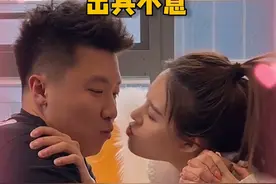 根本不按套绿出牌 #动感光波  #情侣掰手腕挑战  @小饼干🍪（正在直播衣服鞋子包包饰品）视频封面