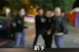 “双手抱头！趴下！手背着！”抓捕电信网络诈骗团伙的警察蜀黍们，实在是太帅了！！ #成都武侯公安反诈抓捕现场视频封面