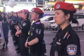 又美又飒！长沙街头现女特警“拉链式”人墙视频封面