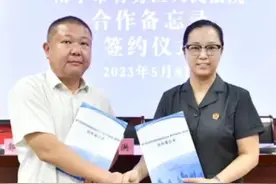 曾经的人民最满意的公务员，如今的慧泊停车收费员。#社会百态 #慧泊停车 #老百姓关心的话题 #严厉打击违法犯罪 #社会正能量视频封面