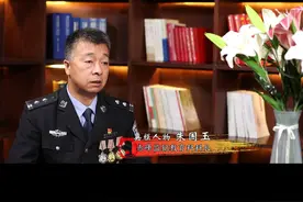 有一种深情叫坚守——朱国玉#弘扬英模精神 #正能量 @DOU+小助手 视频封面