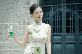挑战#腹肌开瓶盖 你们平时都是怎么开瓶盖的？#旗袍 视频封面