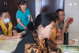 鼻饲法是将胃管经一侧鼻腔插入胃内,从管内灌注流质饮食水和药物视频封面