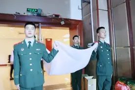 不一样的婚礼现场，震撼到了，军婚不易，为他们点赞👍祝福视频封面
